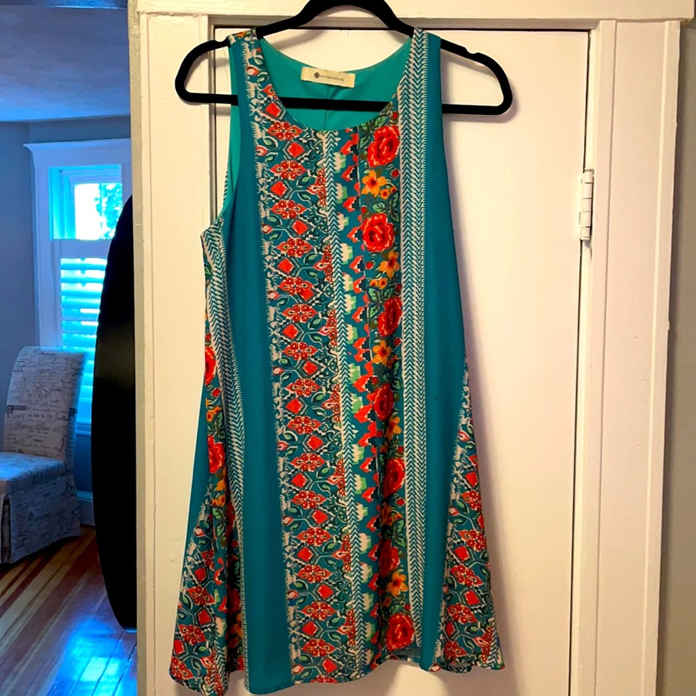 Medium sleeveless swing dress
